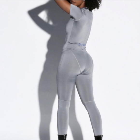 Matte Brand Bodysuit - Picture 6 of 7